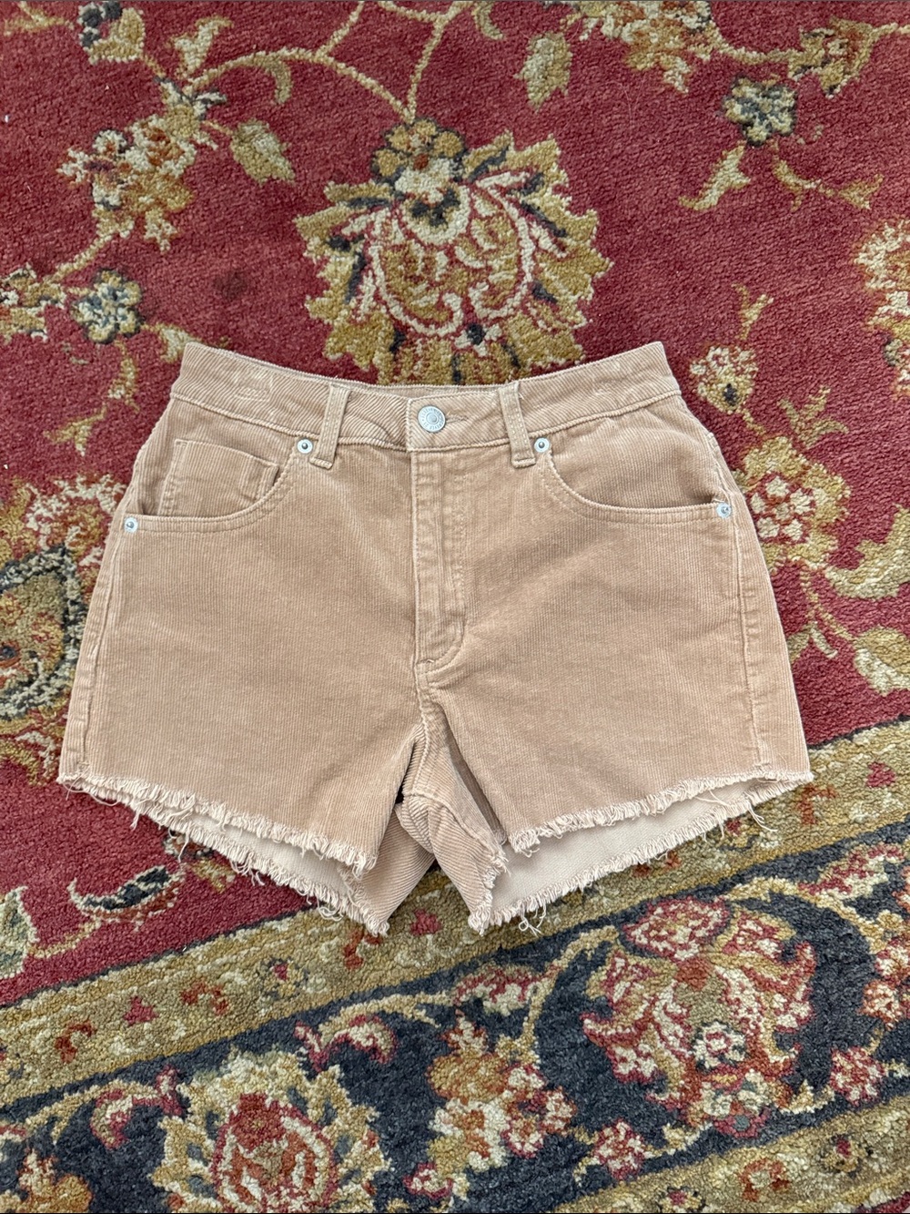 Tan corduroy shorts size small forever 21
5 pockets
